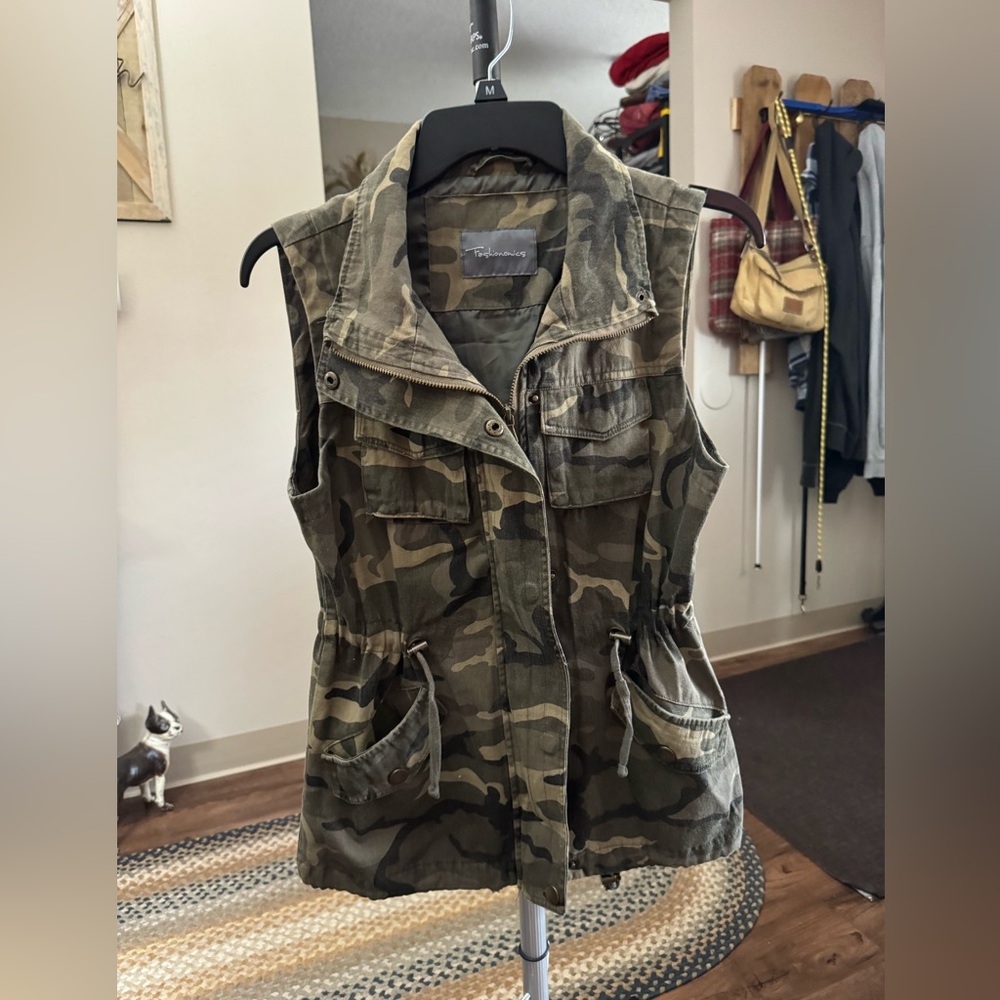 Fashionomics Women's Camouflage Vest